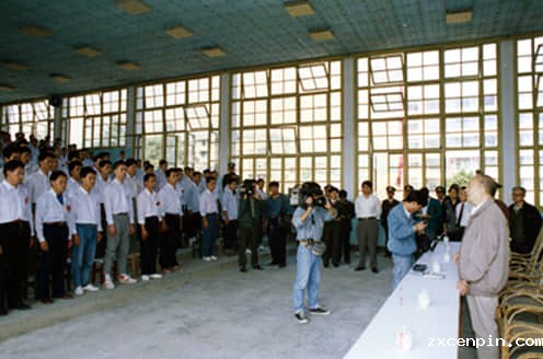 1996年6月，时任人大常委会副委员长、中华职业教育社理事长孙起孟在福建省视察中华曙光职业学校并讲话